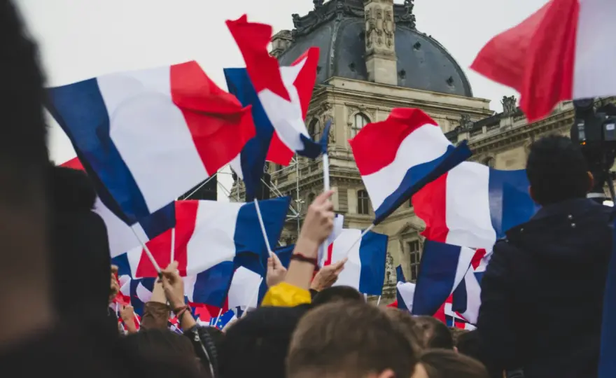 Flaga Francji: Kolory, symbolika i historia "Tricolore"