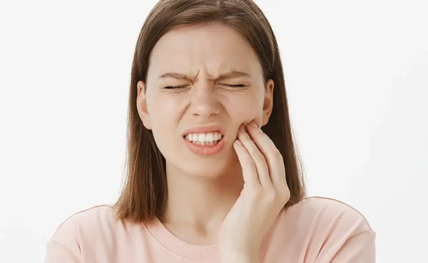 Amol na ból zęba? Co naprawdę pomaga do wizyty u dentysty