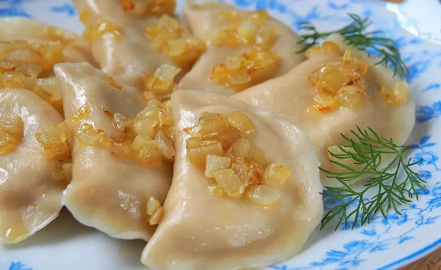 Jak zrobić pierogi ruskie dietetyczne: przepis i kalorie