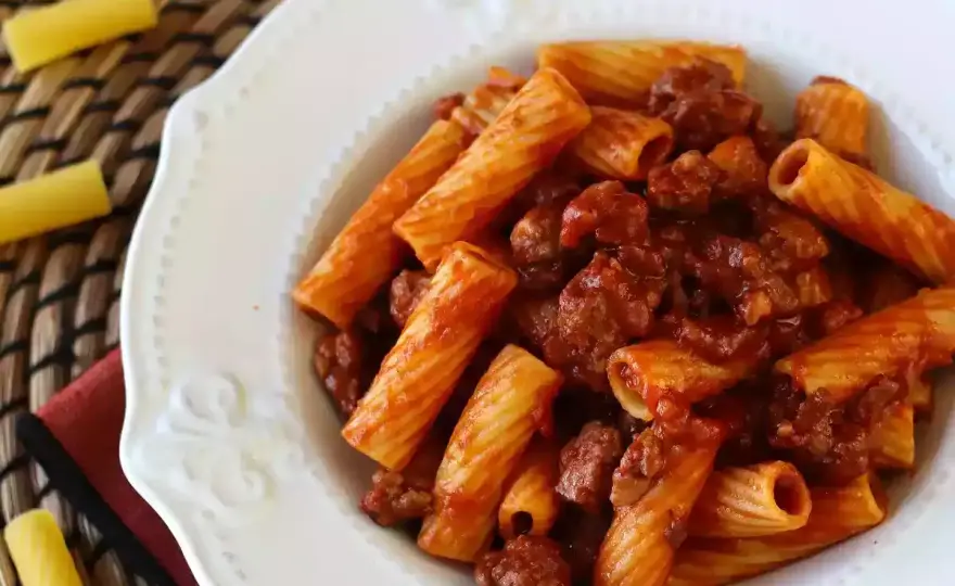 Korvpasta som verkligen smakar - rätt korv, sås och pasta