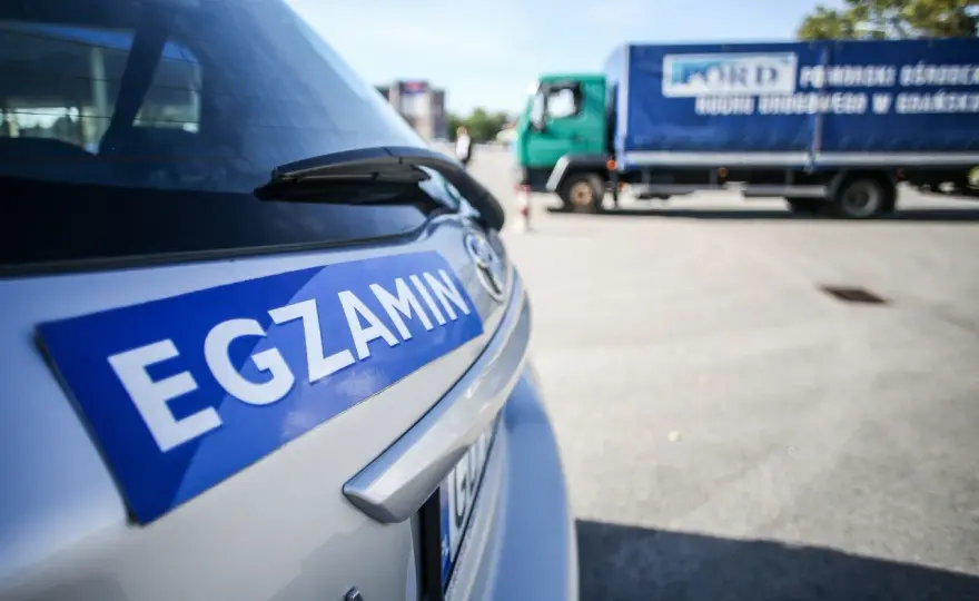 Prawo jazdy dla osób z wadą słuchu w Polsce: Czy to możliwe?