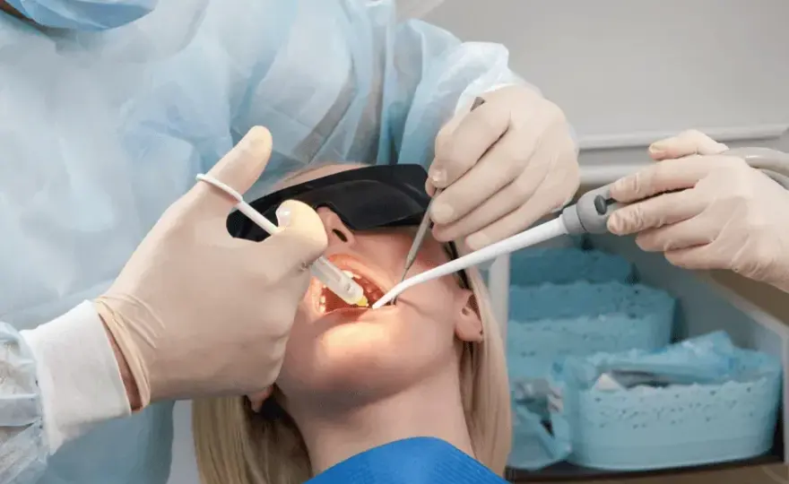 Jak długo schodzi znieczulenie od dentysty? Czas trwania i wskazówki