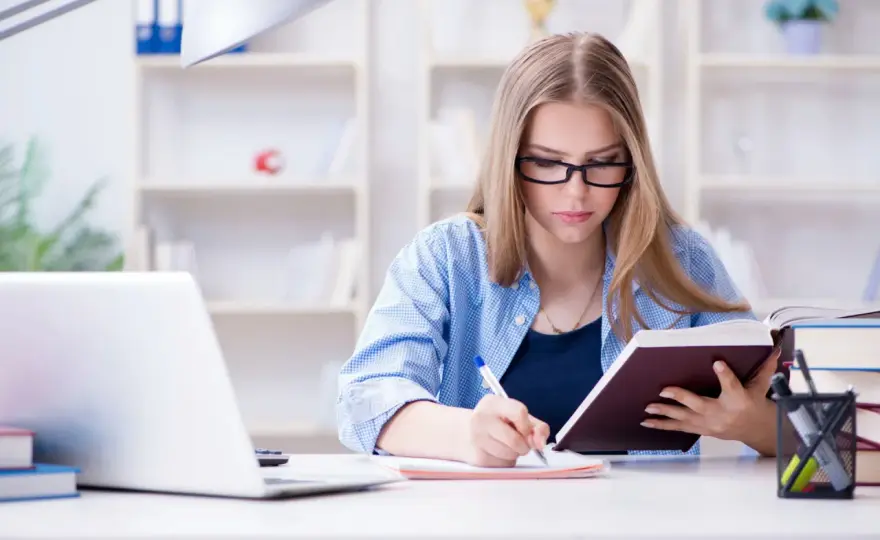 Kiedy wprowadzono nauczanie zdalne i jak wpłynęło na edukację?