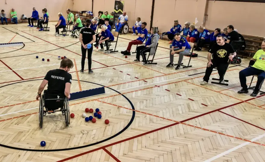 Boccia w rehabilitacji - jak gra działa i komu pomaga?