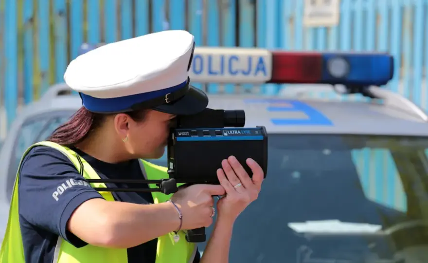 Poznaj rzeczywiste odległości z jakich policja może mierzyć prędkość na drodze