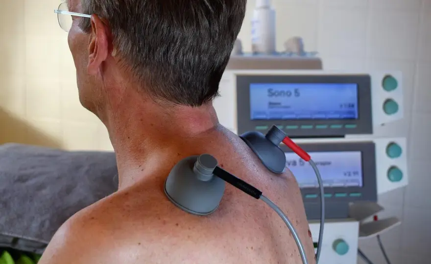 Rehabilitacja ultradźwięki na czym polega i jak przynosi ulgę w bólu