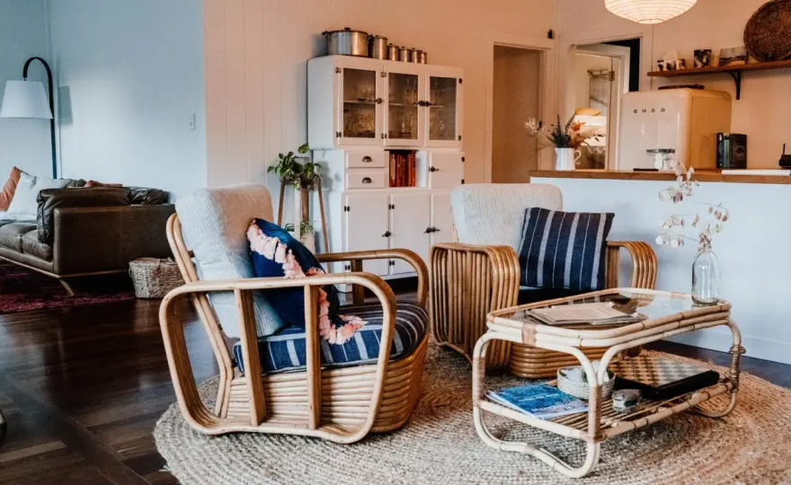 Styl boho w mieszkaniu: Jak wprowadzić niepowtarzalny klimat?