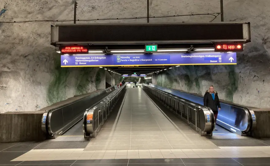 Metro w Sztokholmie - Jak zwiedzać podziemną galerię?