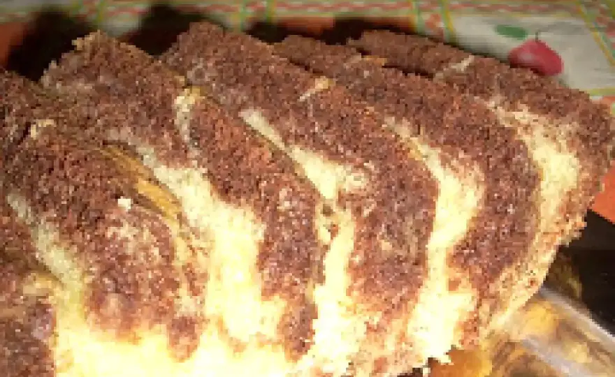 Plumcake marmorizzato soffice, con venature nette di cacao