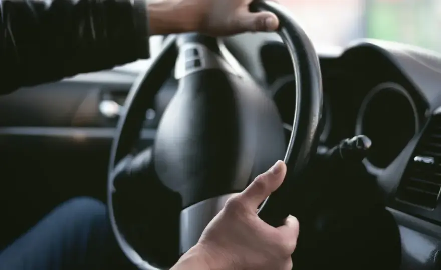 Avería en la dirección del coche - cómo detectarla a tiempo