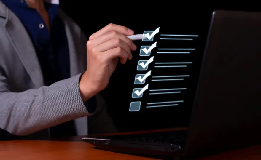 Ile za laptopa w lombardzie? Wycena, czynniki, jak sprzedać najtaniej?