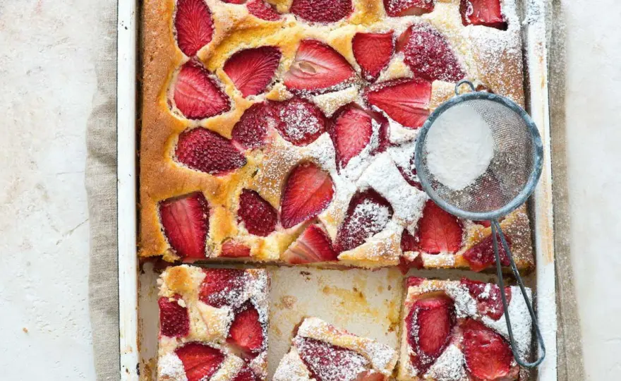 Gâteau aux fraises moelleux - Recette facile et astuces infaillibles