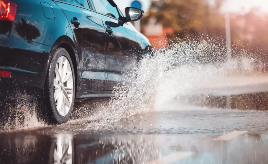 Aquaplaning - Evítalo con estas claves de conducción y neumáticos