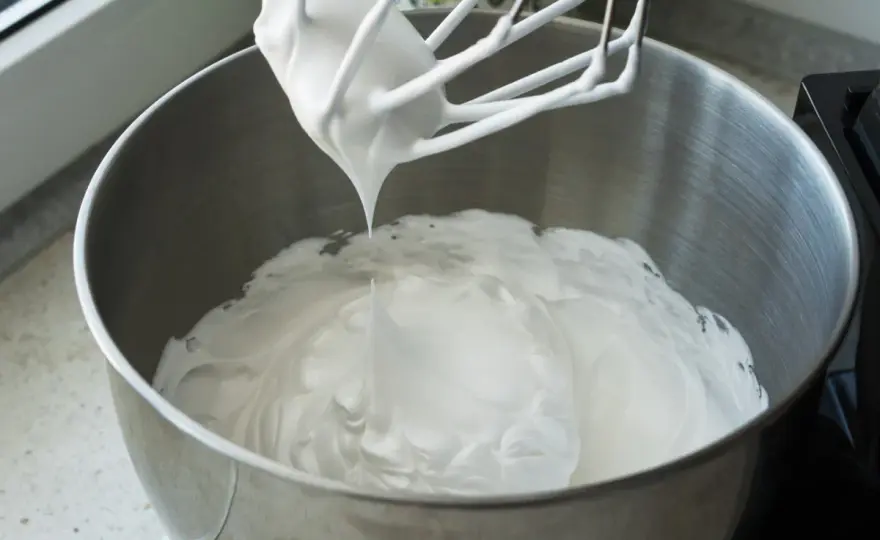 Bita śmietana z mascarpone - Jak zrobić idealnie stabilny krem?