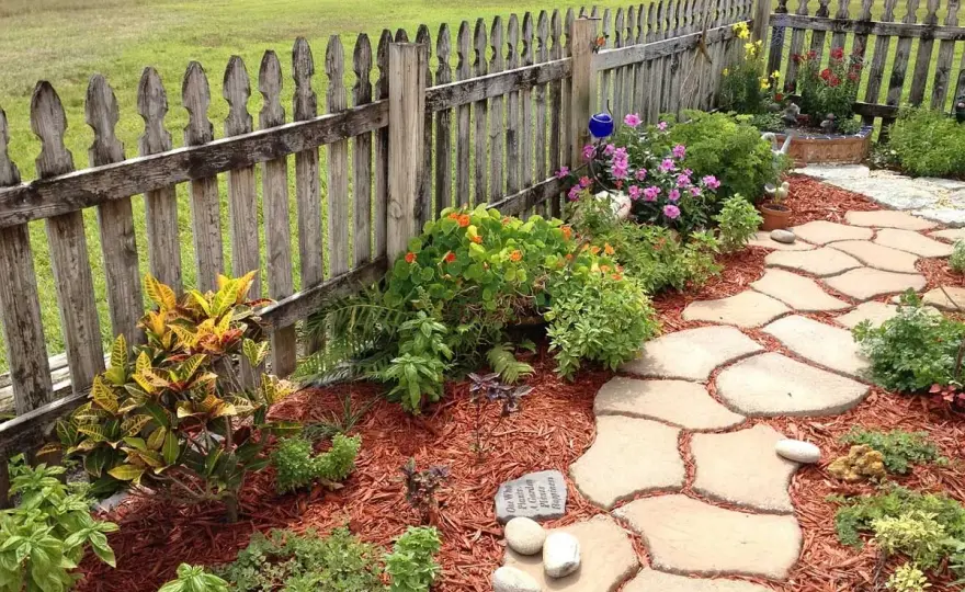 Gartenweg anlegen - So gelingt Ihr Projekt langlebig & schön