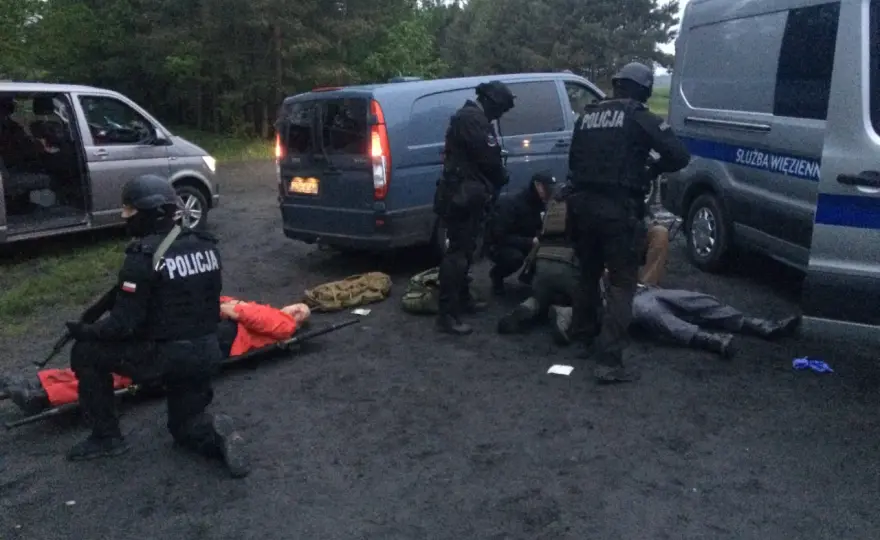 Z kim współpracuje policja i jak ta współpraca wpływa na bezpieczeństwo?