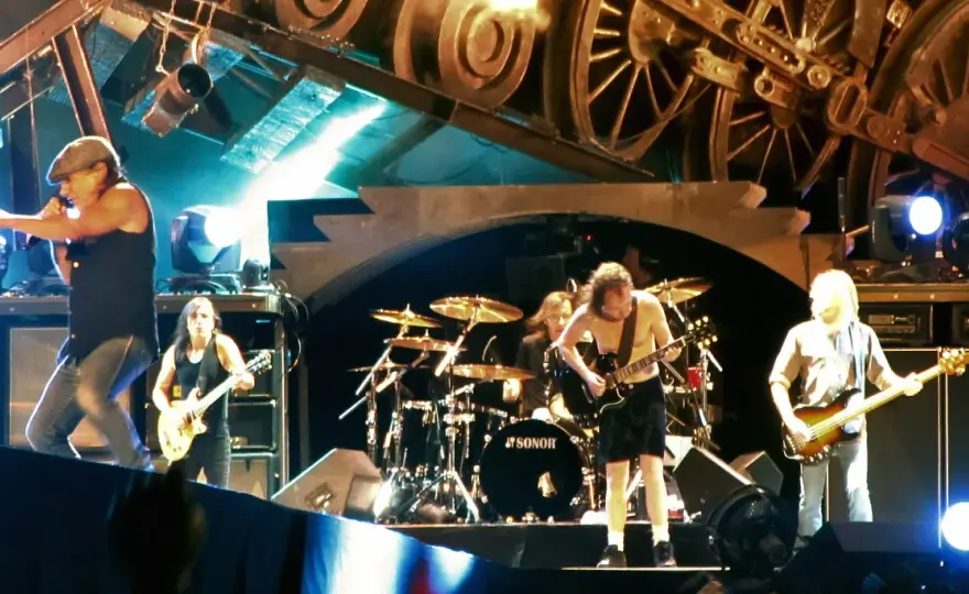 AC/DC Highway to Hell - Dlaczego ten tytuł wciąż działa?