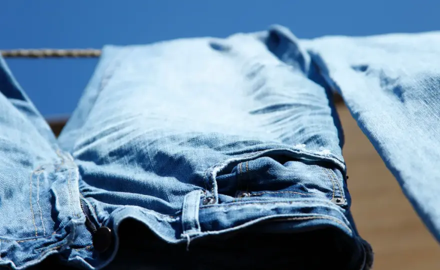Jeans waschen: Meine Profi-Tipps für langanhaltende Farbe & Form