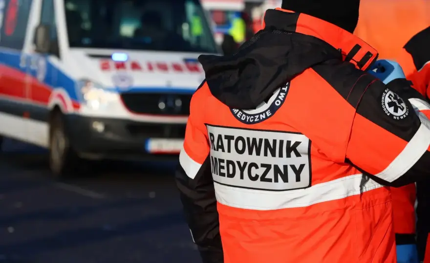Ratownik medyczny - praca, zarobki, wymagania. Czy to zawód dla Ciebie?