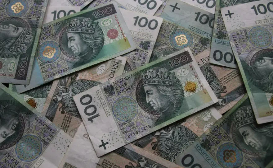 Urwany guzik w kanapie? Napraw go sam! Oszczędź czas i pieniądze