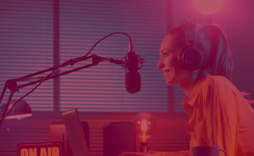 Spiker radiowy - Kim jest i jak prowadzi muzykę?