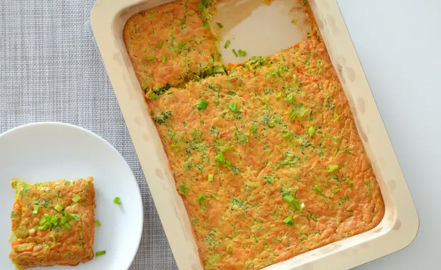Omlet w piekarniku: Prosty przepis na puszyste śniadanie