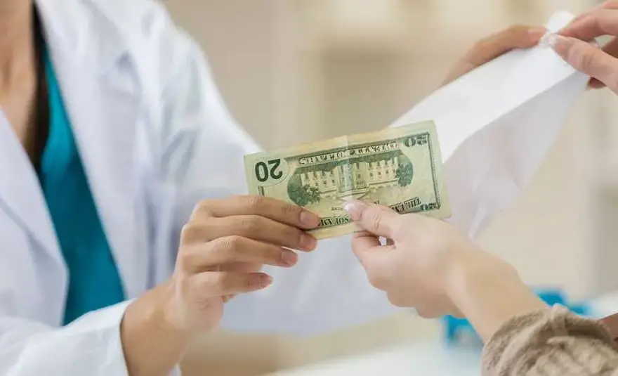 ¿Pueden devolver el dinero de un medicamento no recetado? Lo que debes saber