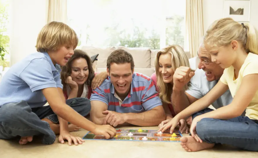 Kooperative Brettspiele für Familie und Kinder ohne Frust wählen