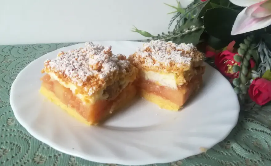 Szarlotka z bezą i kruszonką - Jak zrobić, by spód nie namókł?