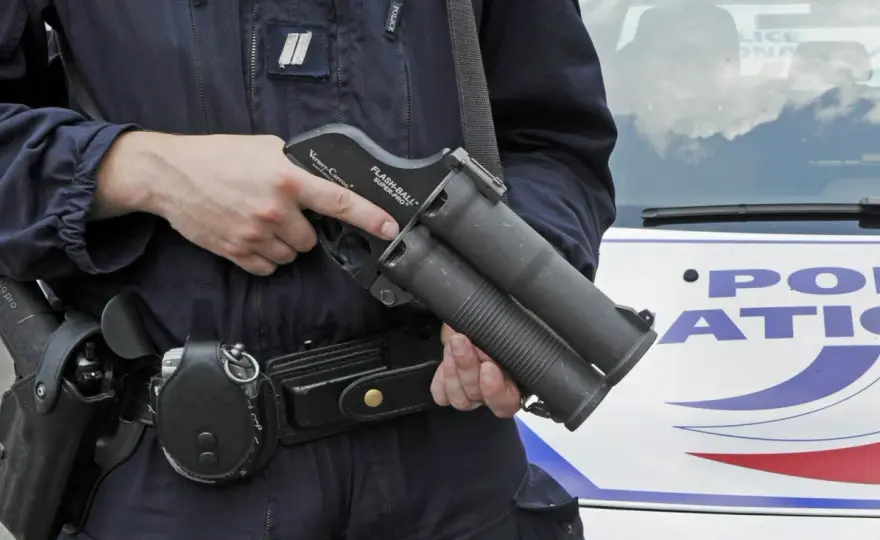 Flash-ball de police - Réalité, loi et défense personnelle