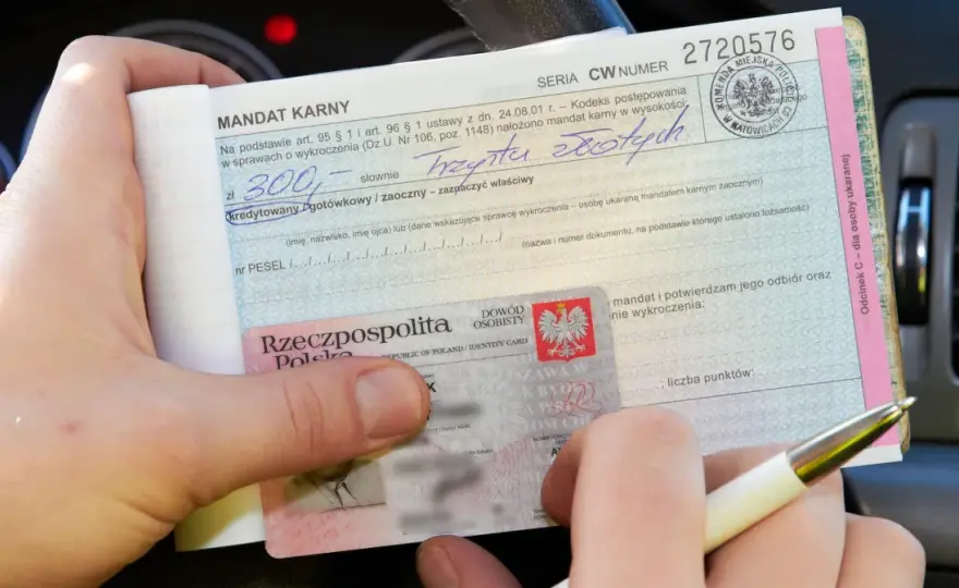 Mandat za parkowanie na zakazie - Ile zapłacisz i kiedy grozi laweta?