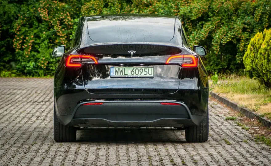 Tesla Dual Motor - Czy warto? Pełna analiza napędu AWD