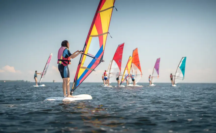 Windsurfing dla początkujących - Jak zacząć w Polsce?