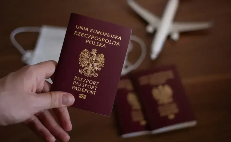 Ile trwa wyrobienie paszportu? Sprawdź czas oczekiwania!