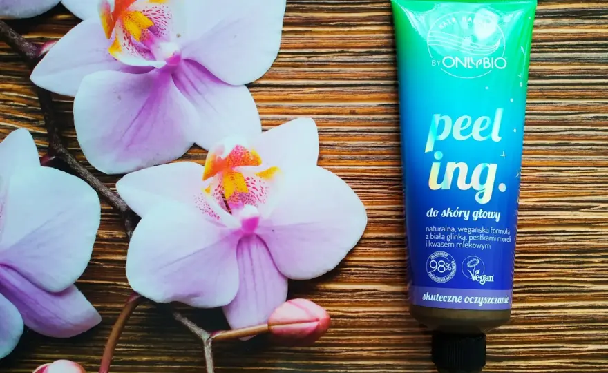 Peeling enzymatyczny OnlyBio: na mokre czy suche włosy lepiej?