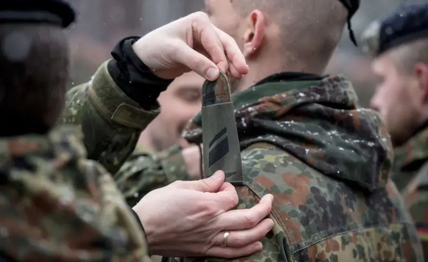 Bundeswehr Schulterklappen lesen – Dein Guide zu Rang & Teilstreitkraft
