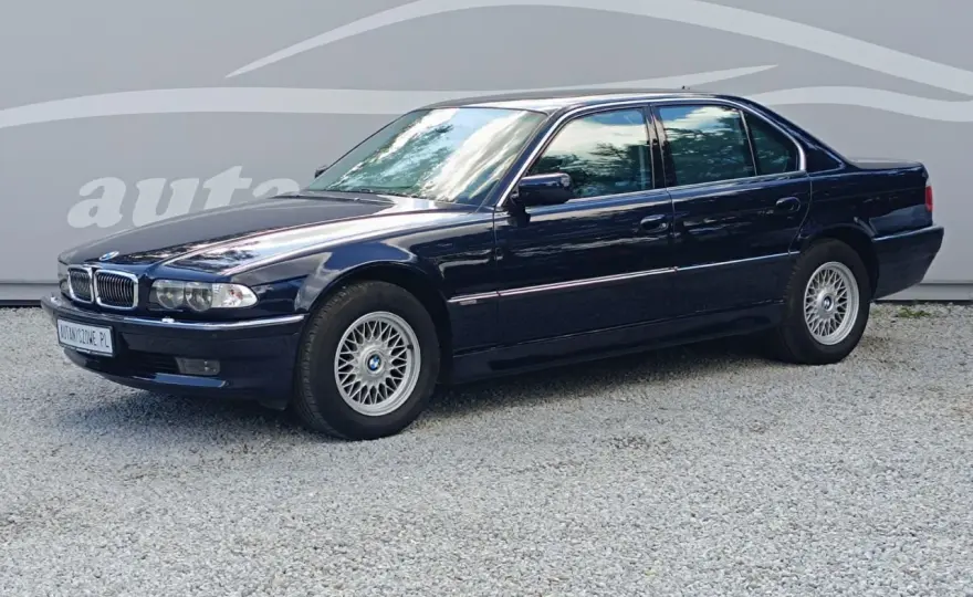 BMW E38 – Król limuzyn? Co musisz wiedzieć przed zakupem!
