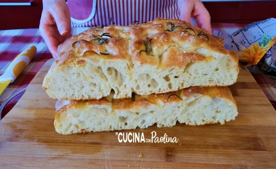 Focaccia alta e soffice in teglia, i segreti per riuscirci
