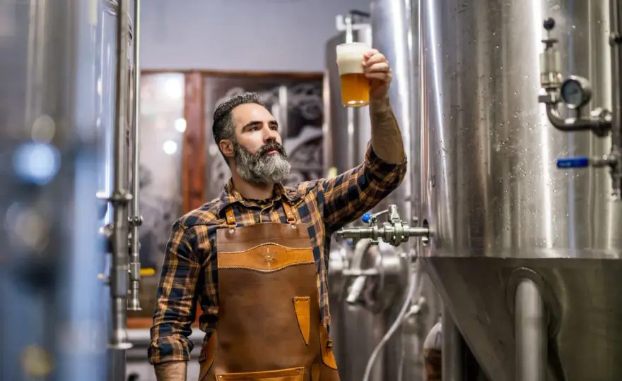Lager czy Ale? Kluczowe różnice w fermentacji piwa.