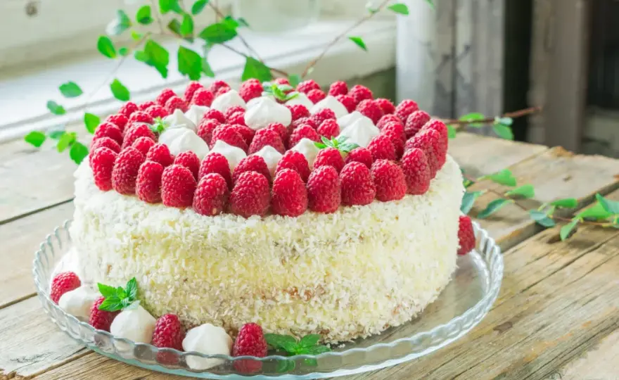 Tort malinowy, który nie jest ciężki i za słodki