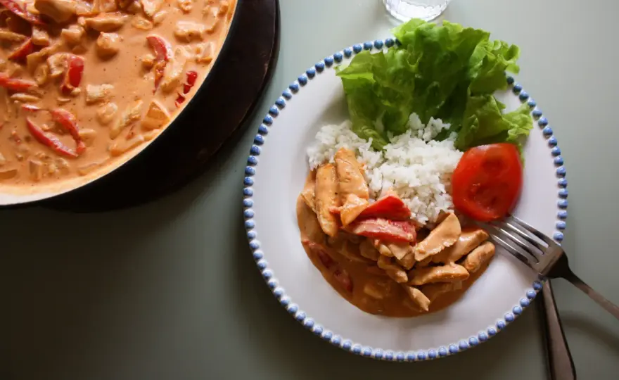 Kycklingstroganoff som blir saftig och smakrik