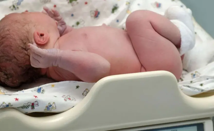 Geburtsgewicht beim Baby richtig einordnen - was wirklich zählt