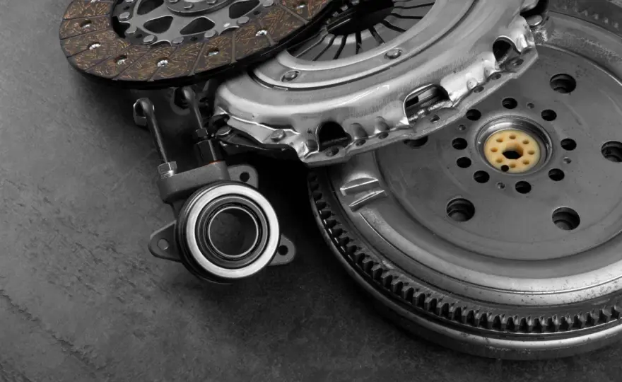 Frizione bruciata? Sintomi, spie e costi di sostituzione