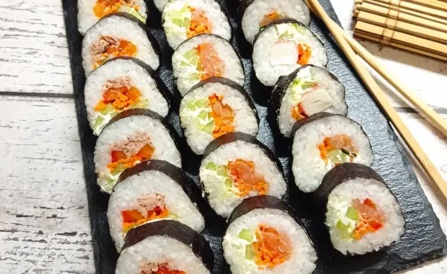 Domowe sushi - Jak zrobić perfekcyjne rolki krok po kroku?