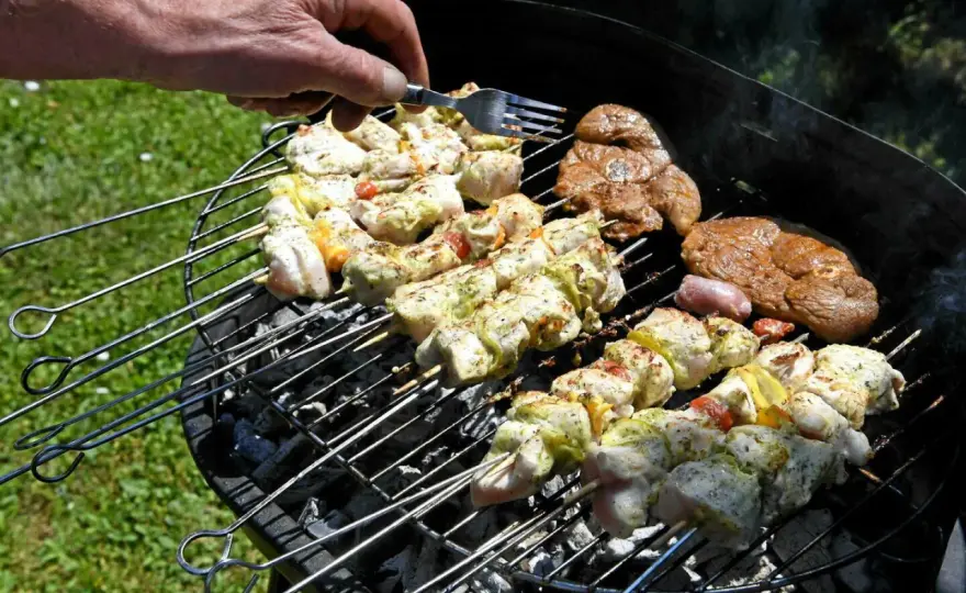 Barbecue campagnard réussi - Le guide complet pour des grillades