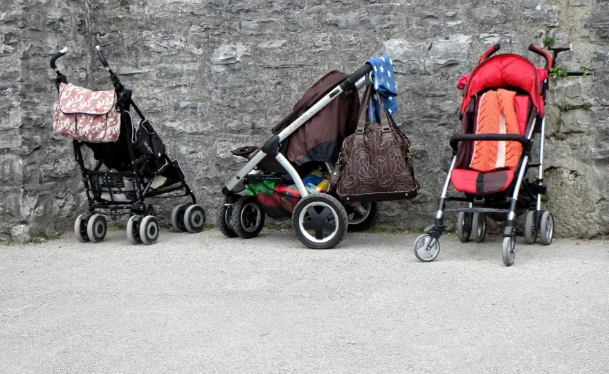 Pusty wózek dziecięcy - Co oznacza ten sen i jak go rozumieć?
