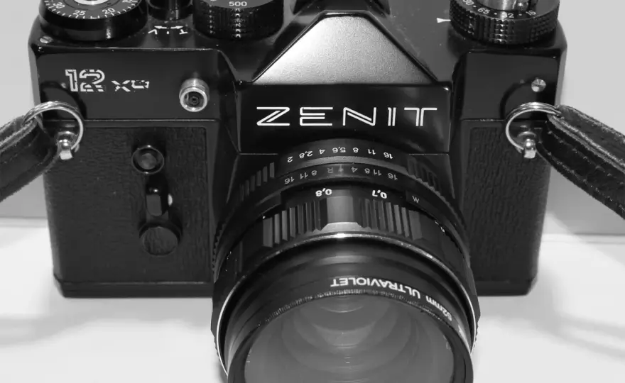 Jak wybrać idealny obiektyw do Zenit E? Kompatybilne modele i praktyczne porady