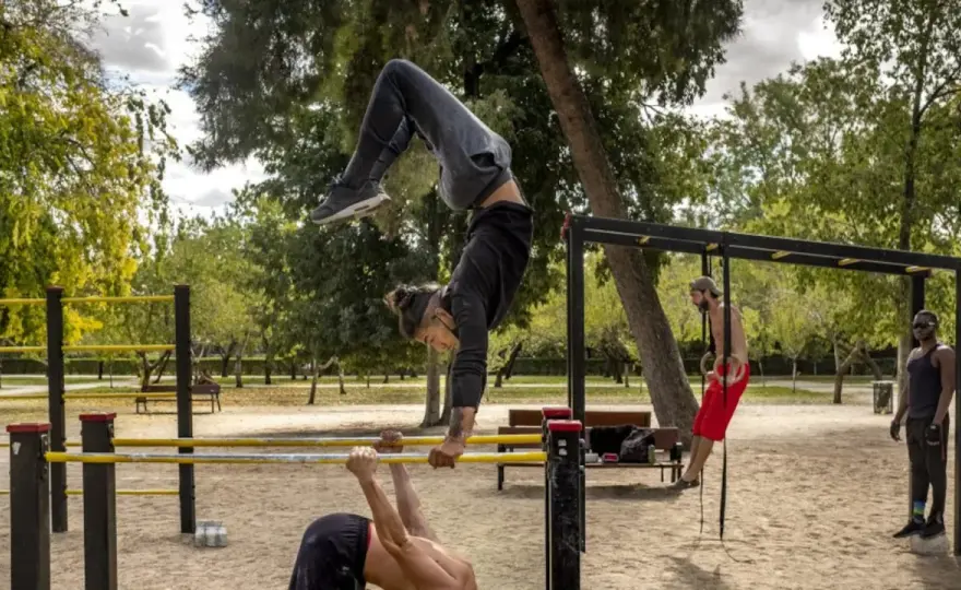 Clases de calistenia cerca de mi: mejora tu fitness sin dolor