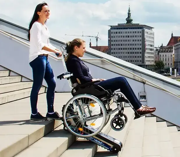 Jak wnosić ciężkie rzeczy po schodach bez ryzyka kontuzji