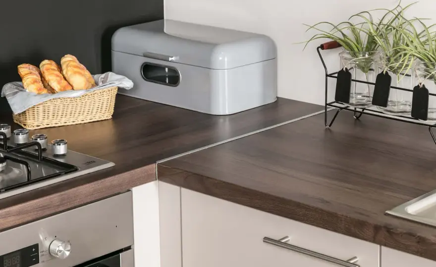 Porysowany blat? Odnów go! Skuteczne metody DIY krok po kroku